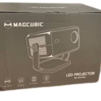 מקרן ה-Magcubic L018 הוא מקרן LED נייד התומך ב-Full HD ומציע מגוון תכונות חכמות